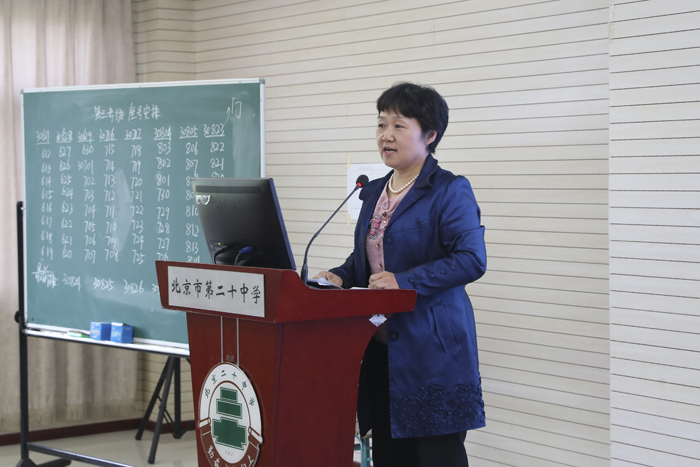 青年教师科研能力培训——李黎明主任作专家讲座《校本科研课题的选择》