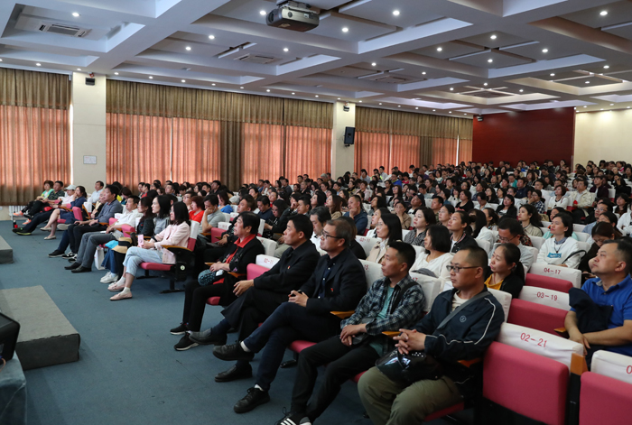 家校互助，伴你成长——初一年级期中家长会