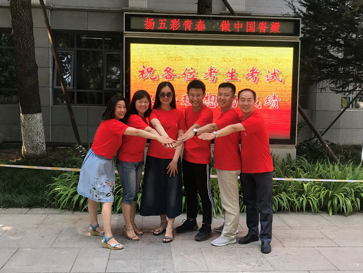 温情送考，情暖二十——初三教师为中考学子送考助威