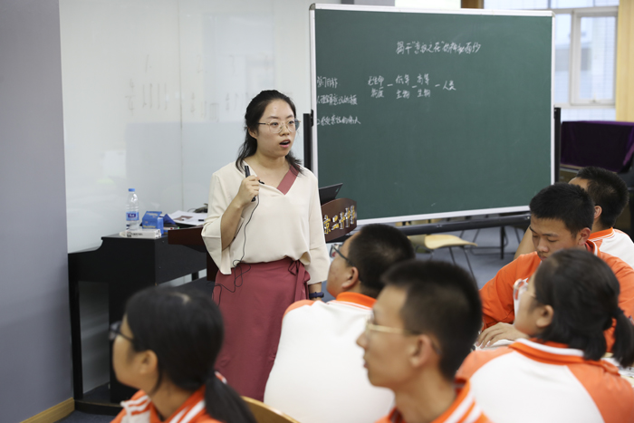 启航教师成长交流展示活动暨田晶老师校级公开课