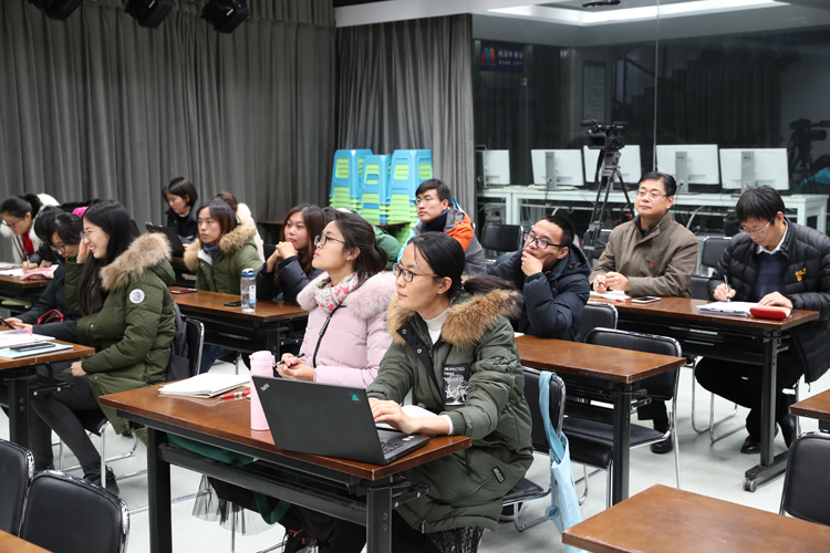 北京二十中学教育集团青蓝工程教师开展第二期研读学科期刊系列沙龙活动