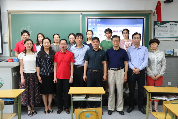 展课堂风采，促新秀成长——青年教师录像课评比活动