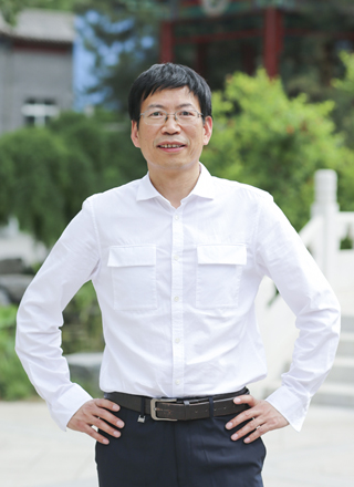 正高级教师冯彦国（化学）
