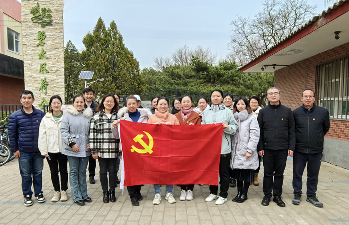 立足岗位学雷锋，志愿服务我先行——北京市第二十中学初三党支部“学雷锋”主题党日活动