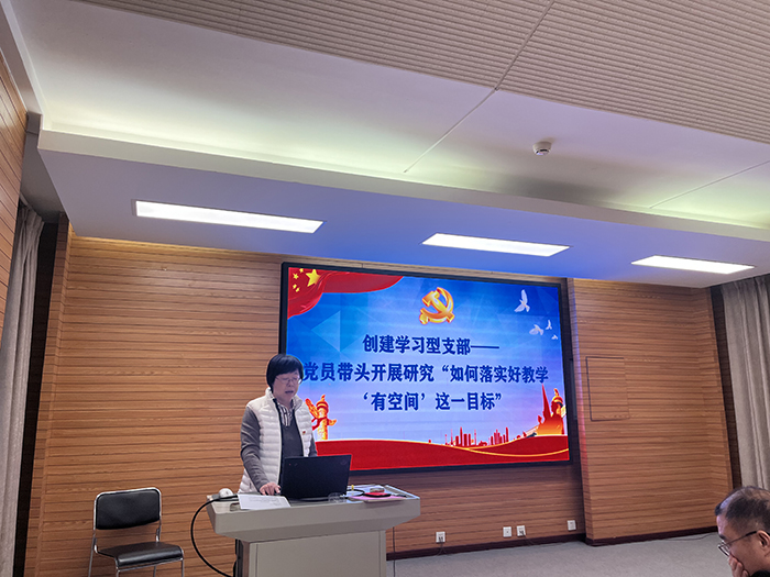 领悟精神，实干担当促学校发展——初三党支部组织学习《习近平新时代中国特色社会主义思想专题摘编》