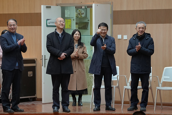 海淀区政府武凯副区长莅临二十中教育集团调研