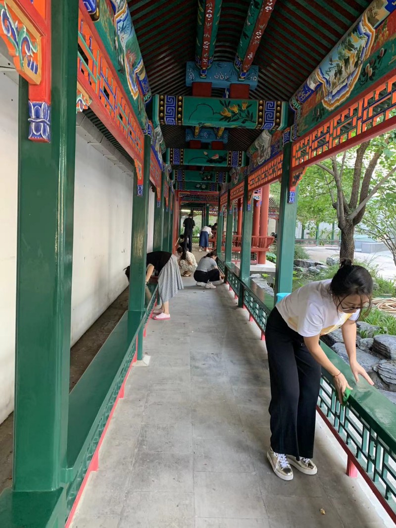 党员先锋冲在前，清洁校园迎开学 --行政党支部开展清洁校园活动
