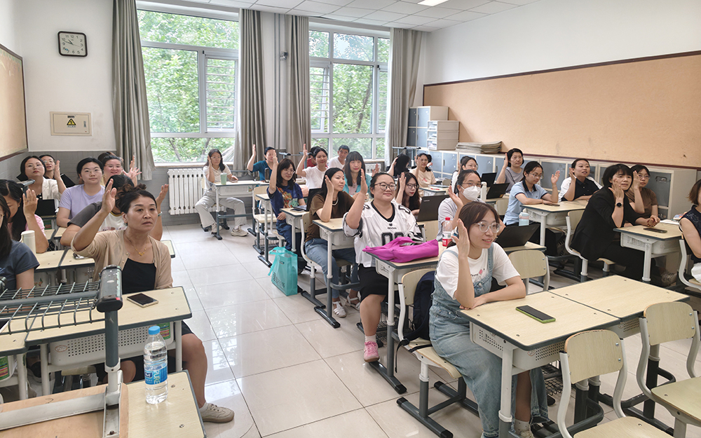 笃行致远，惟实励新——初二年级新学期教师会暨年级会顺利召开