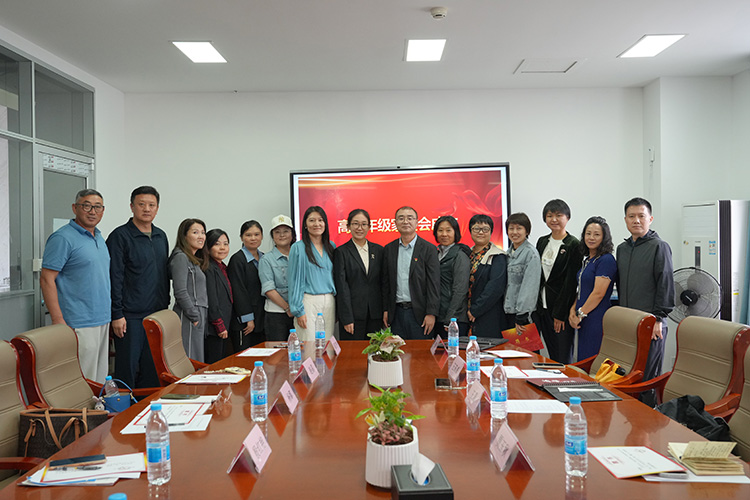 家校同心育新苗 共筑成长新桥梁——记高一年级家委会成立大会