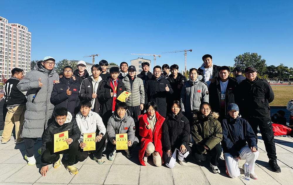 铸就辉煌，再攀高峰！我校田径队市冠军赛暨传统项目学校比赛斩获佳绩，团体成绩实现历史性突破！