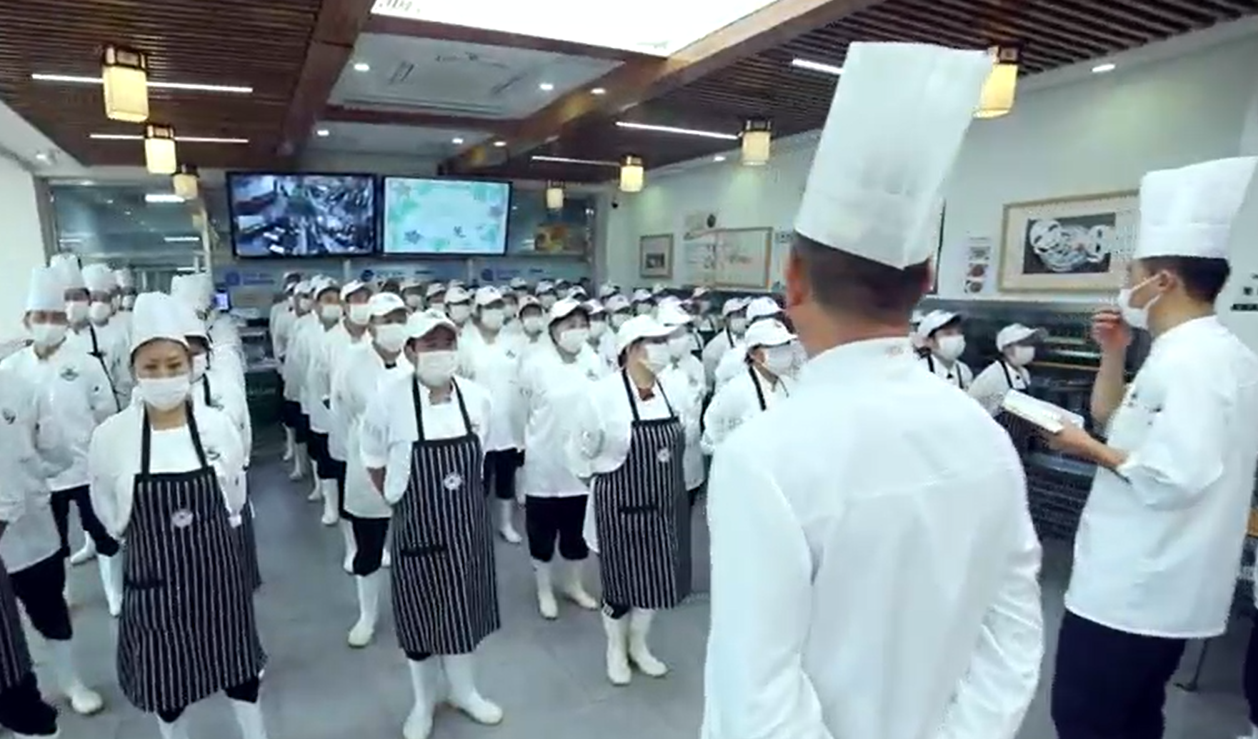 探秘北京二十中学食堂