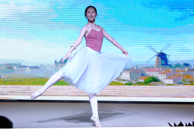 七五芳华舞盛世，五彩青春做脊梁——第二届高中校园舞蹈大赛决赛圆满落幕