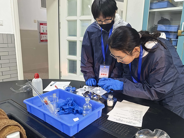 匠心实验展风采，问鼎赛场育素养——“问鼎杯” 高一年级化学实验创新技能大赛