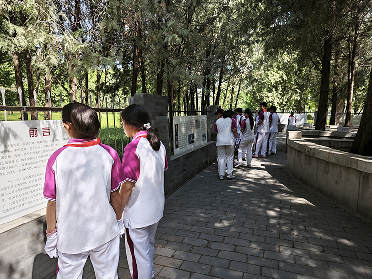图片7参观展板.jpg