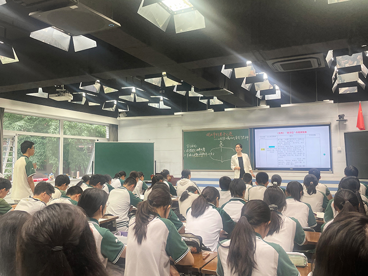 辨史笔千钧，立君子之道——初中部语文教研室开展跨学科研究课