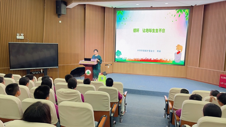 普及分类知识，践行绿色生活——垃圾分类宣讲活动走进二十中