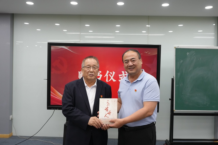 丰碑无言铸信仰，薪火相传育青年——我校业余党校专题讲座