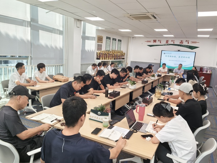 回首耕耘路，蓄力新征程——体卫中心召开2025-2026学年总结会