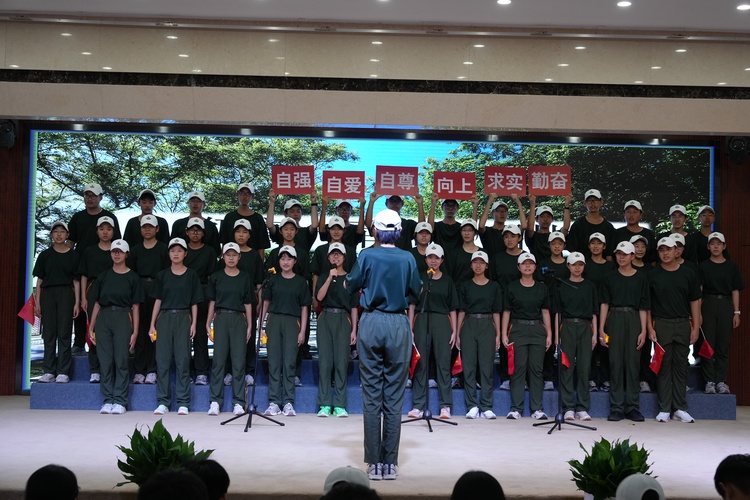 骄阳砺筋骨 热血铸芳华——2026级高一新生军训纪实