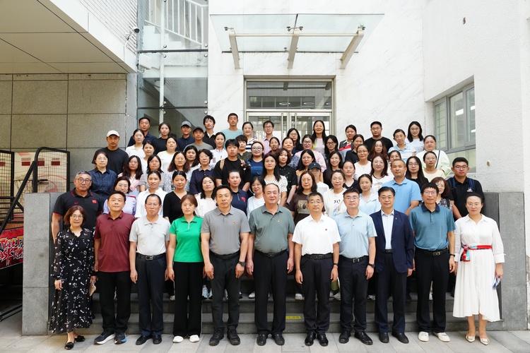 薪火相传启新程，师徒结对助成长——我校举办2026年青年教师与青年班主任拜师会