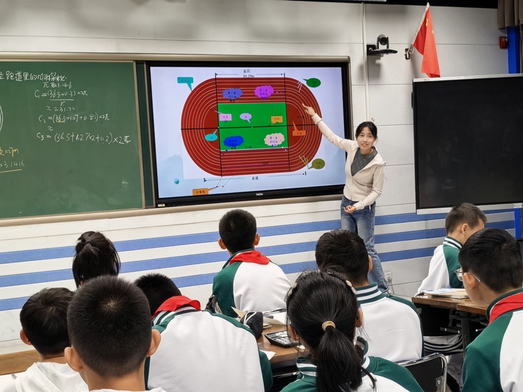 田径跑道里的几何探秘——AI赋能下的初中数学跨学科主题研究课
